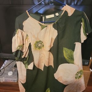 Gently used blouse from new your and company. Beautiful colors and ruffle sleeve